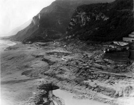 View of Longarone after the wave from the Vajont Dam (1963) View of Longarone after the wave from the Vajont Dam (1963)