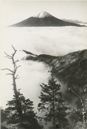 Mount Fuji as seen in the 1950s. <a rel="license" href="http://creativecommons.org/licenses/by-nc-nd/3.0/" target="_blank">CC BY-NC-ND 3.0</a> Joel Abroad, Series “8 photographs to benefit the Japan Orphan Aid Society, c. 1950.” <a href="http://www.flickr.com/photos/40295335@N00/4213780837/" target="_blank">View original source</a>. Mount Fuji as seen in the 1950s.