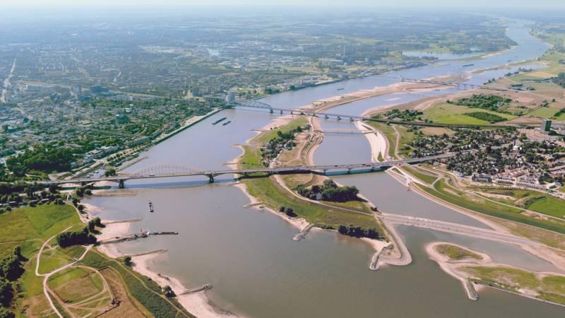 Panorama photograph of the river Waal, with the ancillary channel (de Spiegelwaal) and the river island.
Photograph by DaMatriX, 2017.
Accessed via Wikimedia.
Creative Commons License
This work is licensed under a Creative Commons Attribution-ShareAlike 4.0 International License.